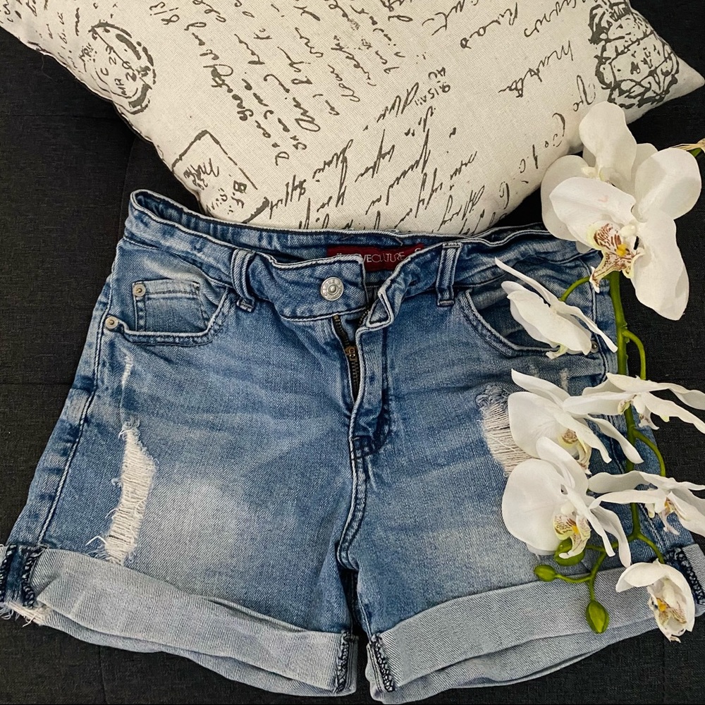 Shorts / Jean Shorts / Love Culture / Size Small